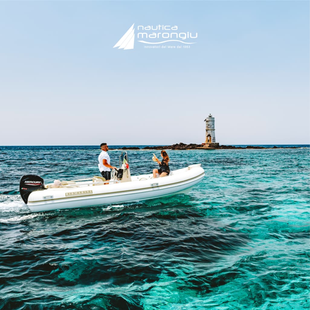 Pontoon trip with lighthouse in the background